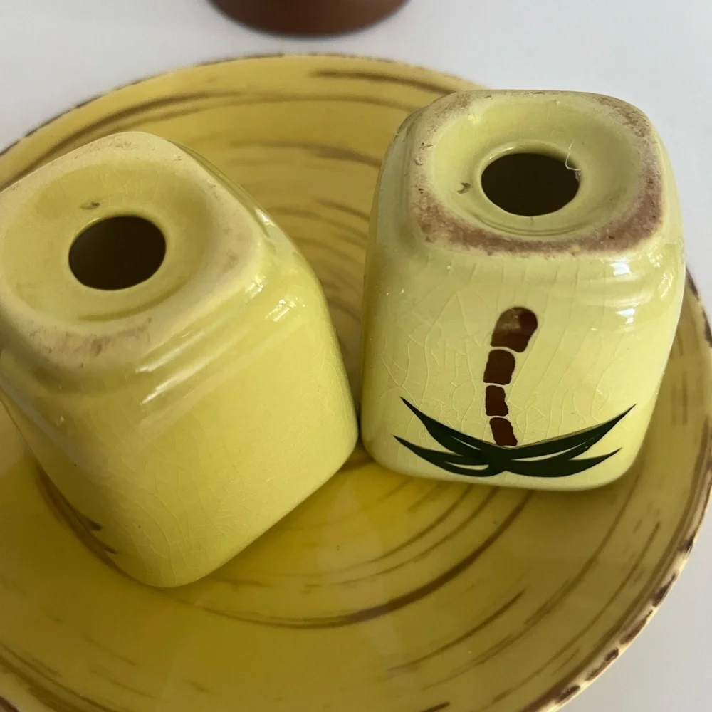 Midcentury Yellow Green Palm Tree Salt/Pepper Shakers - Picture 2 of 4